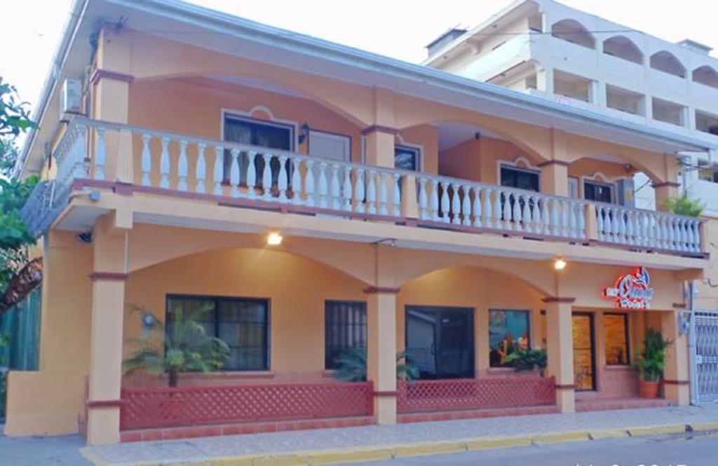 Uw Oasis Hotel Ла Сейба Екстериор снимка