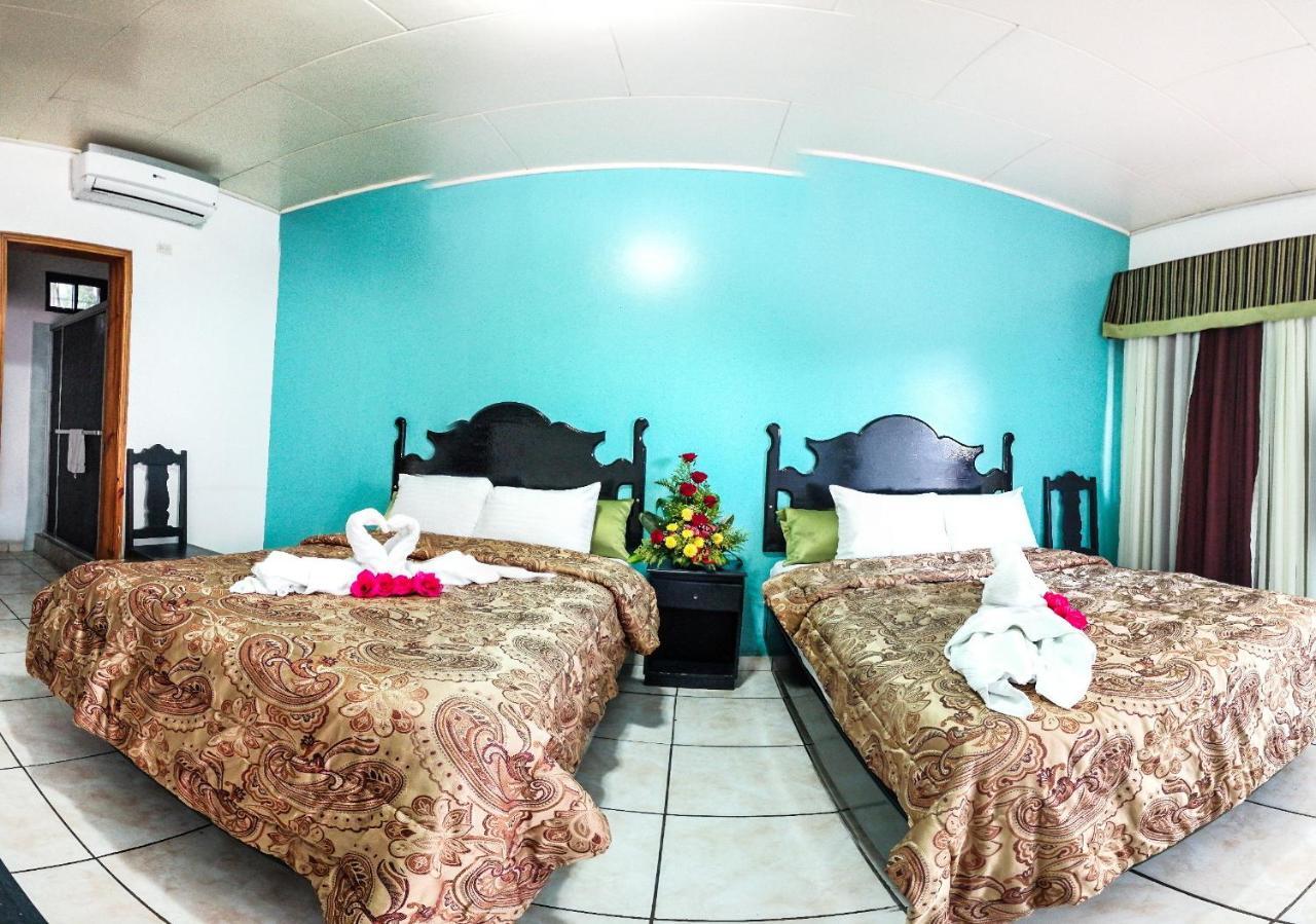 Uw Oasis Hotel Ла Сейба Екстериор снимка